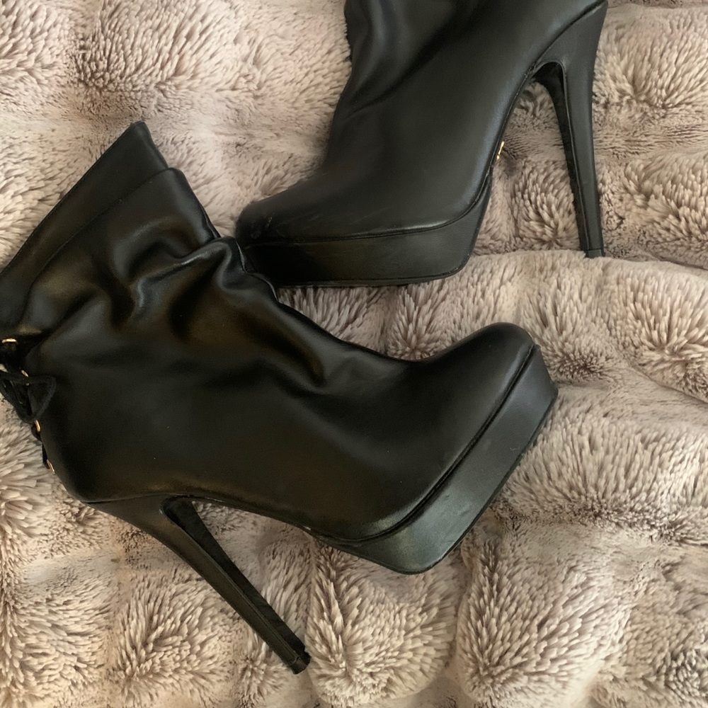 Leather Booties Stunning! Size 7